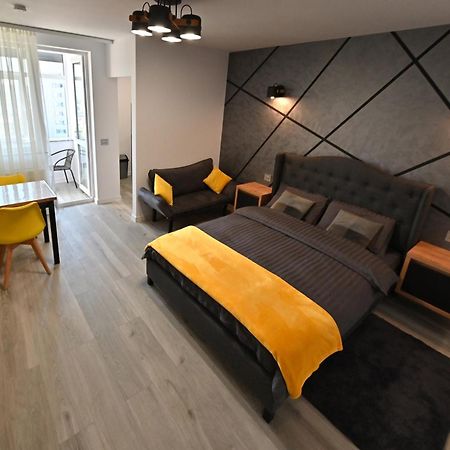Lili'S Studio Питешти Экстерьер фото